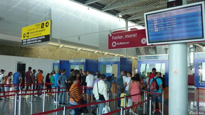 Parashikimi i BB per emigracionin: 280 mije persona do ikin nga Shqiperia deri ne 2050